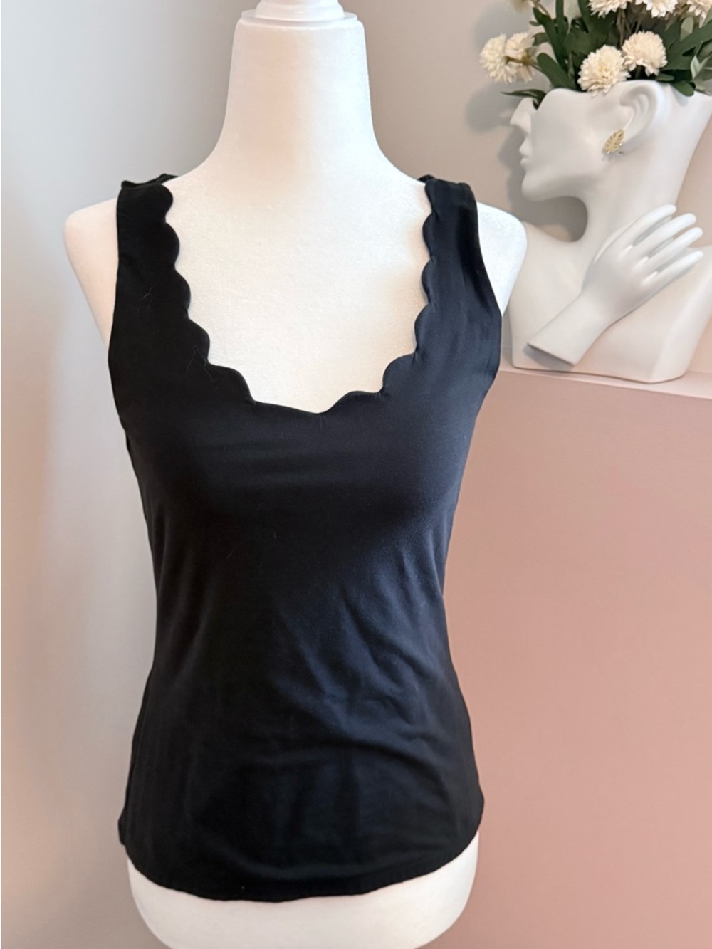 Express‎ Women’s Small Black Scallop-Edge Summer Spring Vacation Tank Top
